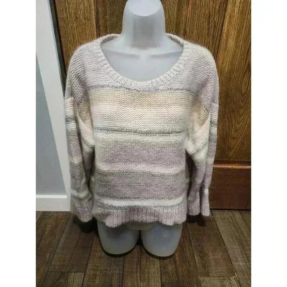 Victoria's Secret Sweater Round Neck Pullover Women’s Size Small SOFT WARM - Picture 1 of 6